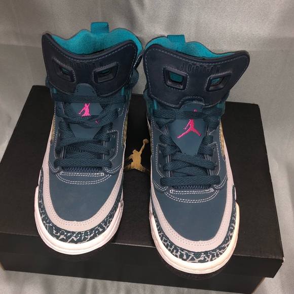 SIZE 5.5Y JORDAN 4s - Picture 3 of 4